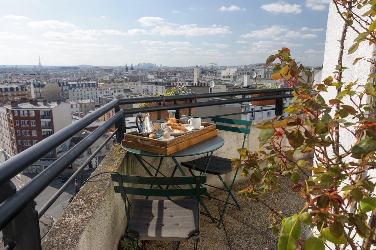 Apartment with panoramic view of Paris
