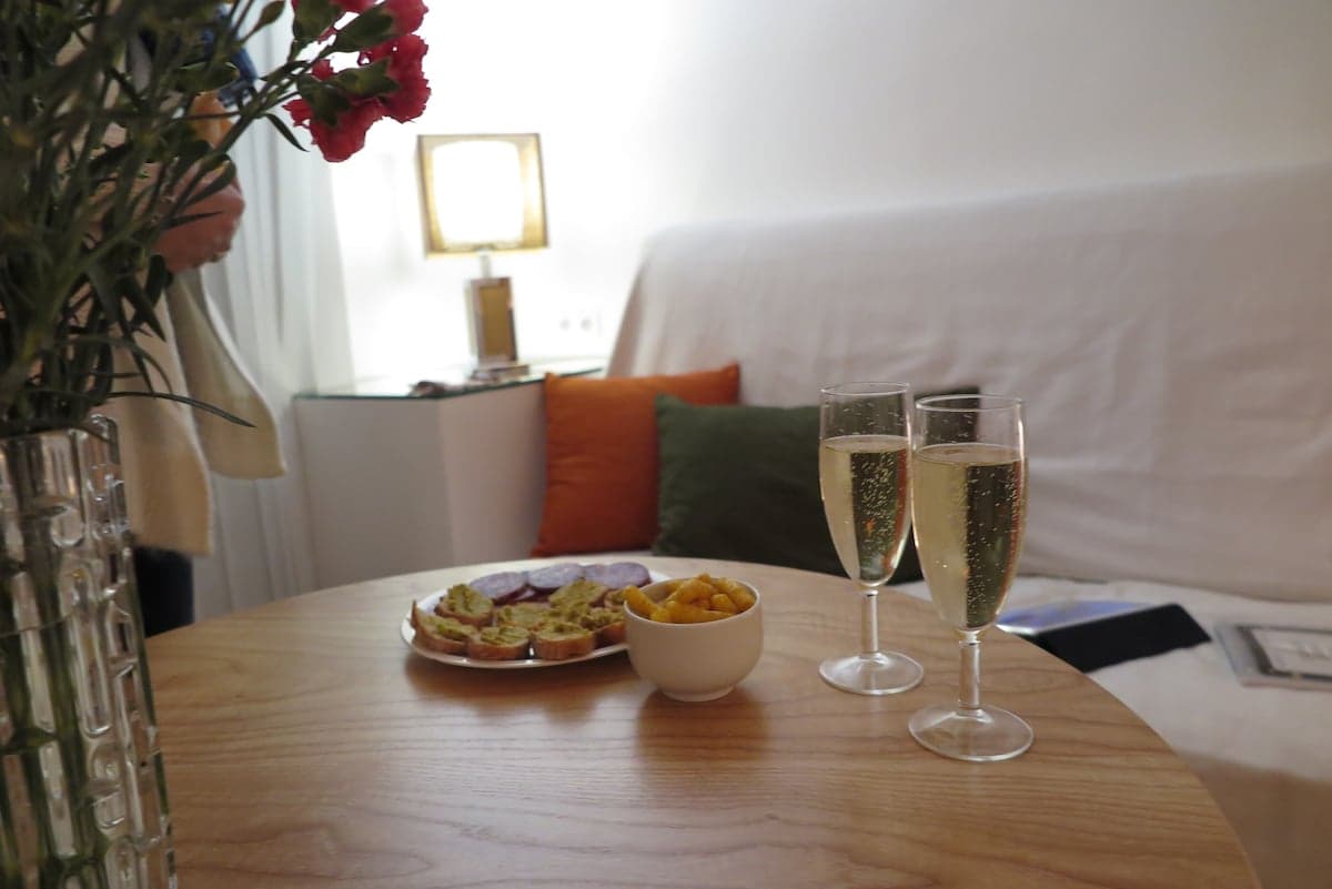 STUDIO IN THE GREEN HEART OF PARIS