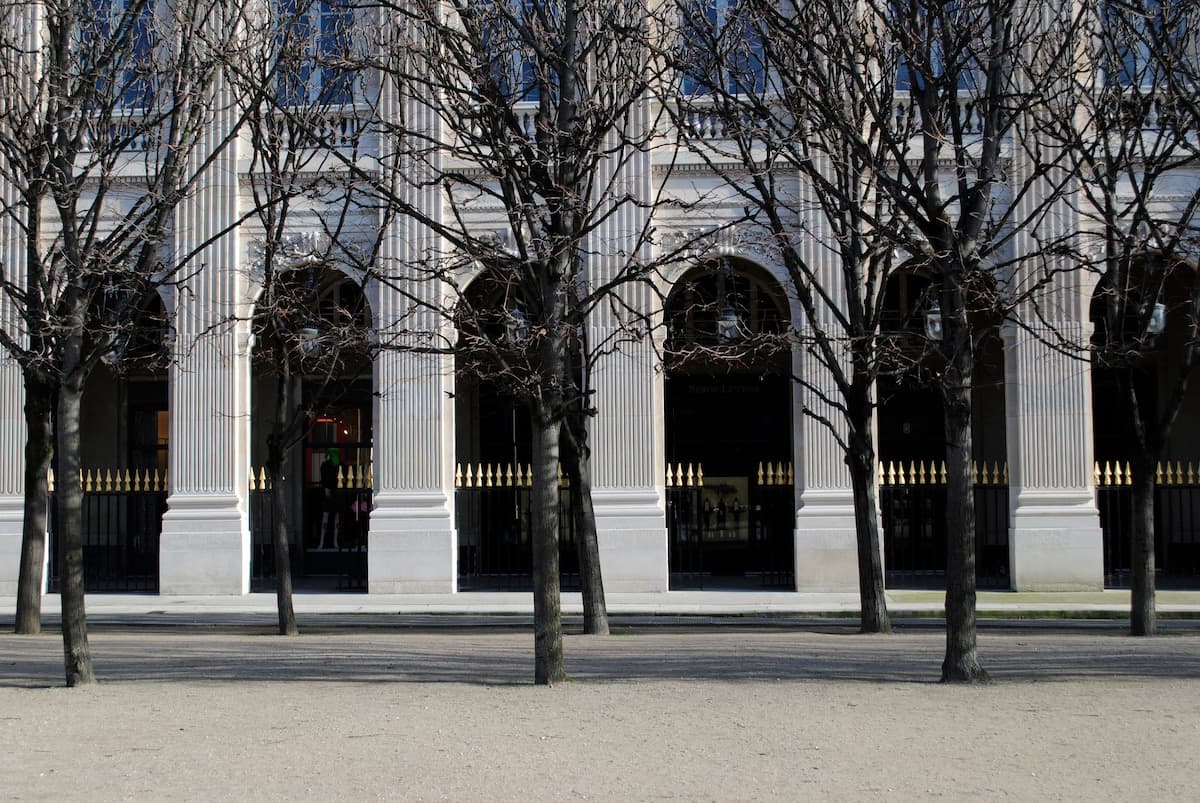 Central Paris, Private Room in bright Design flat.