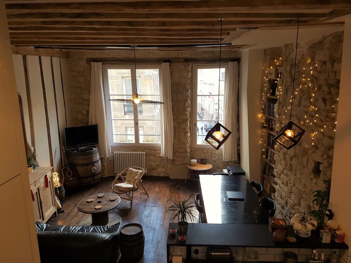 Cute & charming bedroom in St Germain des Prés