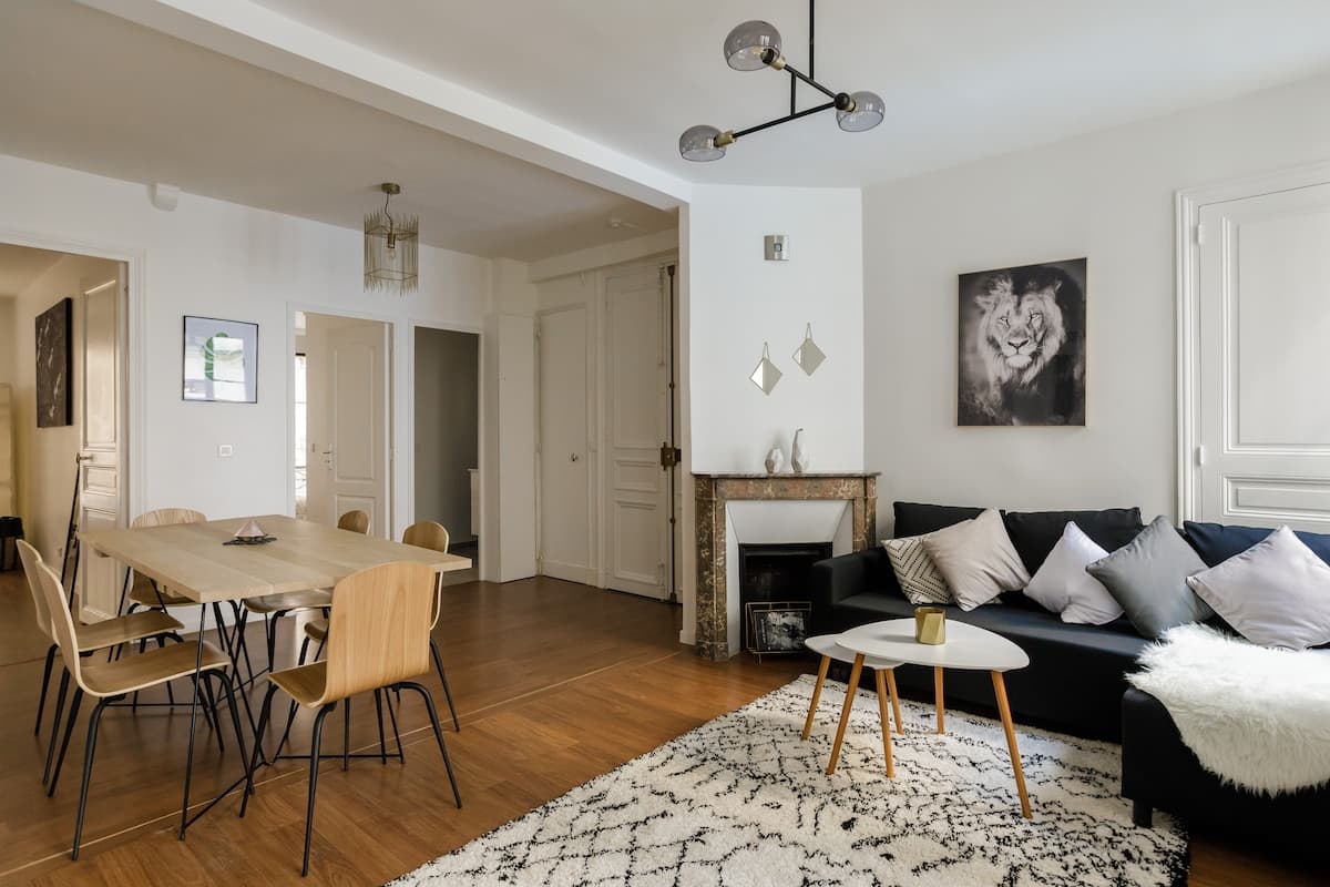 Beautiful family apartment in the center of Paris