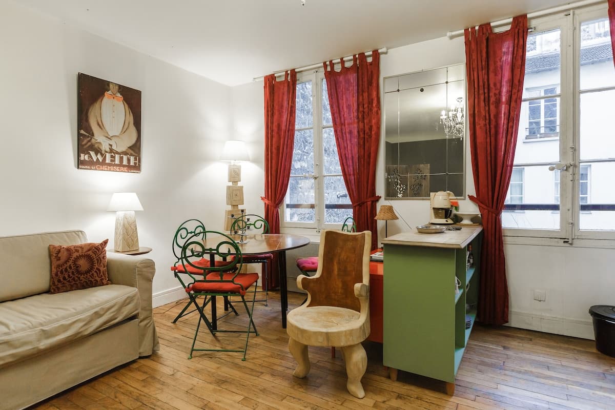 Bastille Area Perfect Quiet Nest