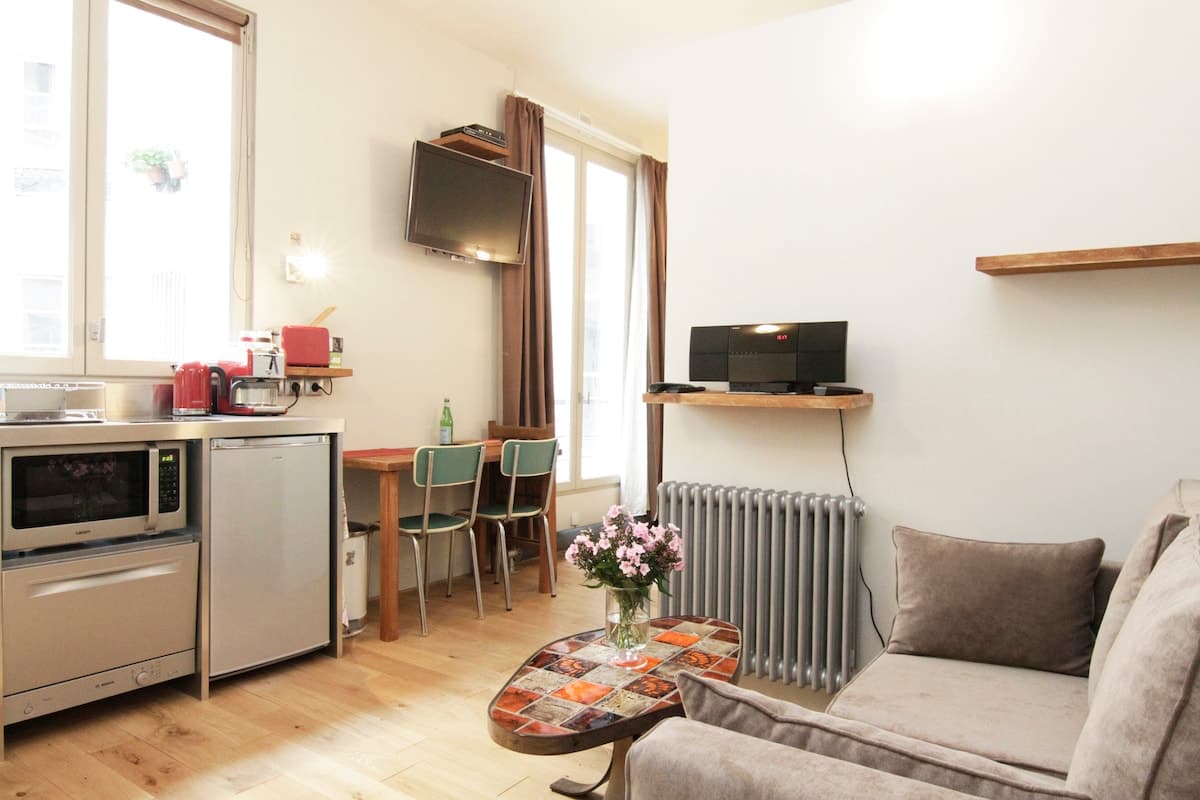 QUIET STUDIO IN THE HEART OF PARIS