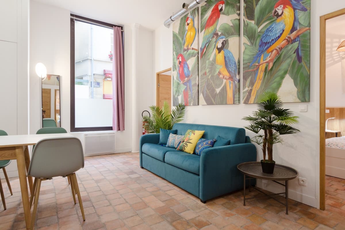 Air-conditioned. 2 steps from Notre-Dame Cathedral