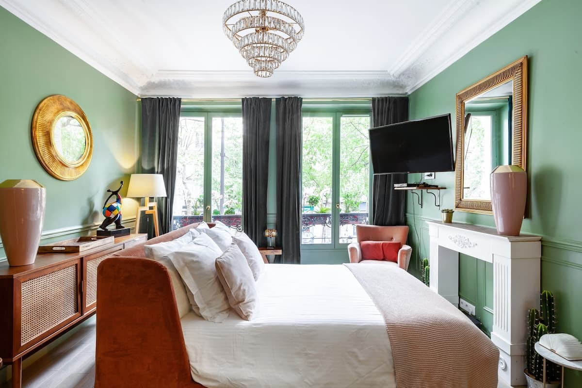 Canal St Martin Cozy Air-Conditioned Apartment