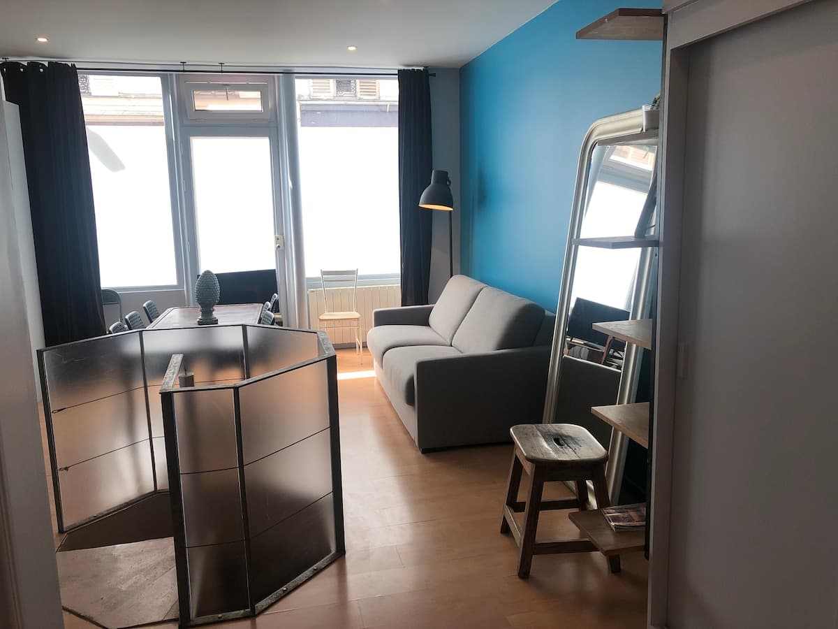 Loft 2 BR Loft Effeil tower A/C by LCC Agency