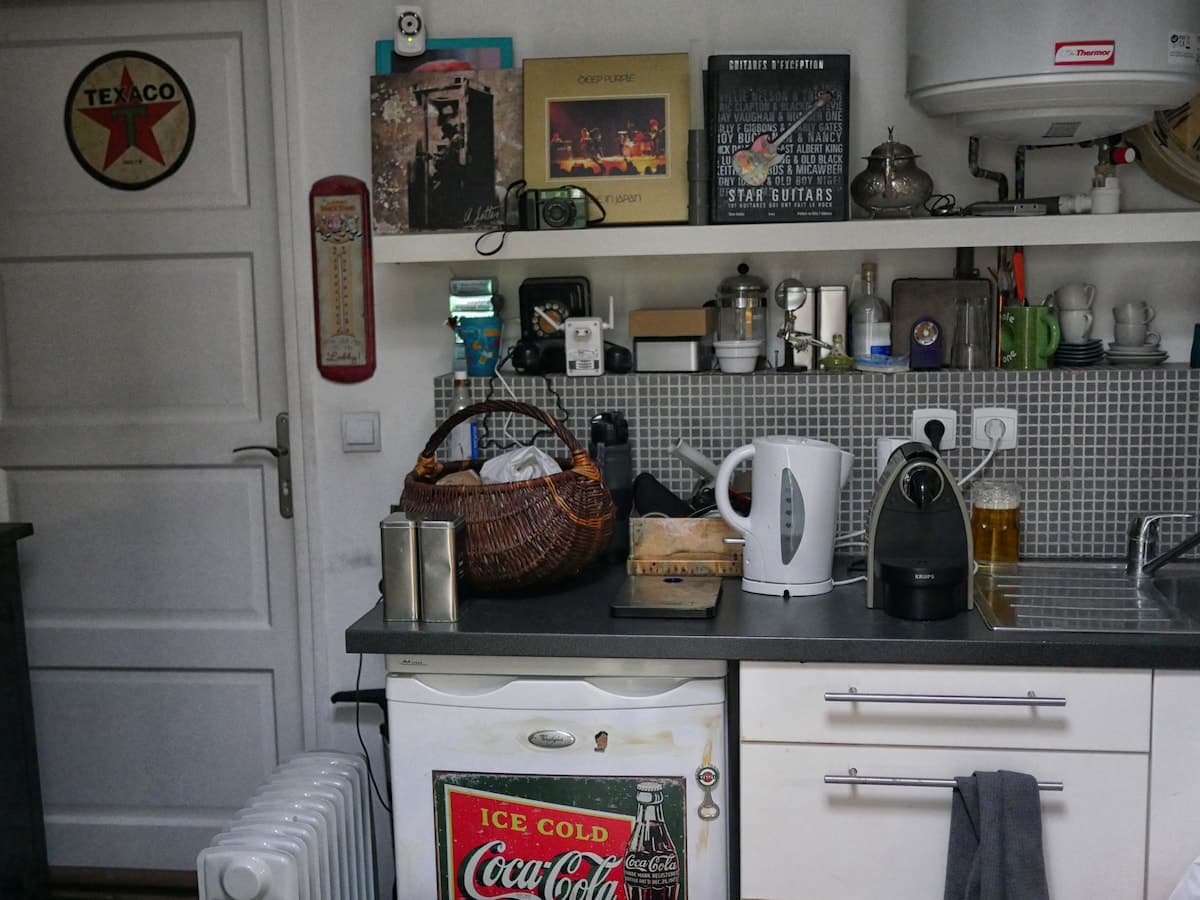Bedroom + bathroom + kitchenette in Paris 11
