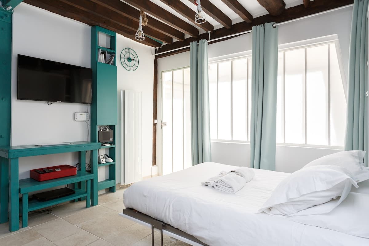 Center of Paris / work and/or sleep in the center