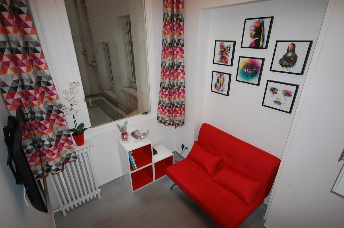 Renovated flat Champs Elysées Paris