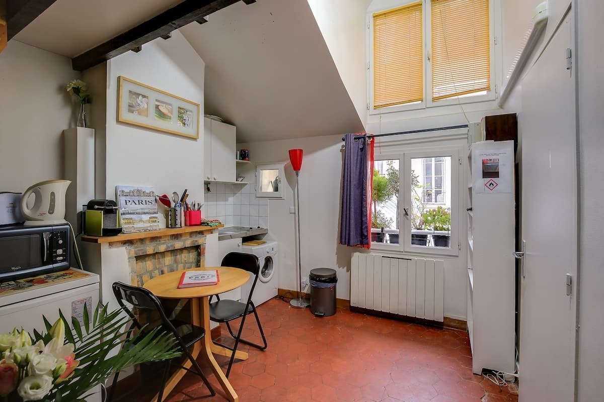 Charming studio in the Marais Quiet