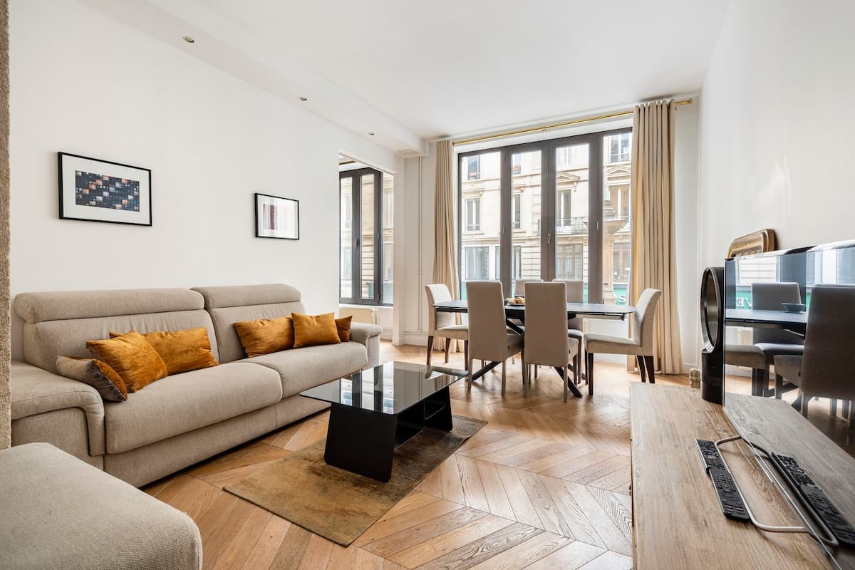 Comfy, quiet and near Louvre museum