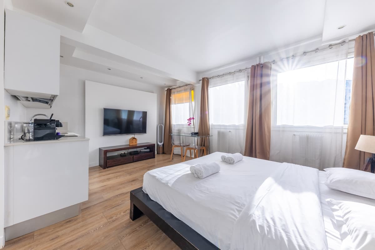 Studio | Sigebert II Tour Eiffel