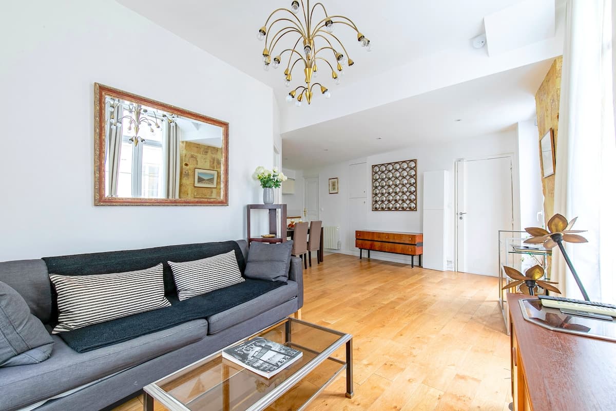 Paris Center - 1st Palais Royal / Louvre Museum