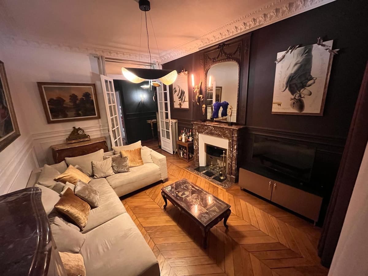 Bedroom near Buttes Chaumont park