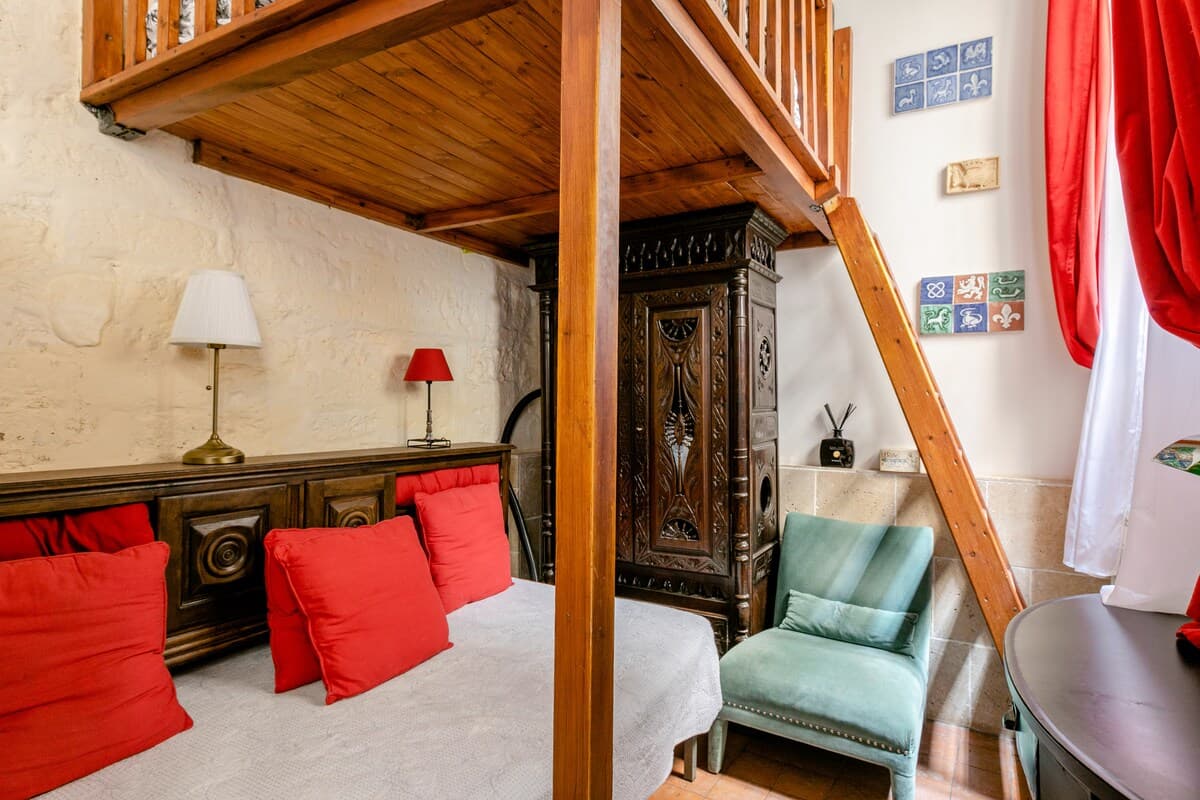 Pavillon Saint-Pol. The Marais. Paris