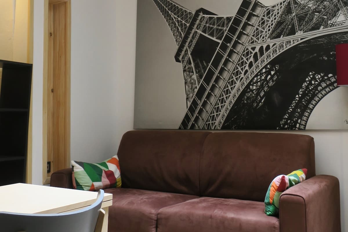 Apartment 2 people Marais Heart of Paris 182 sqft