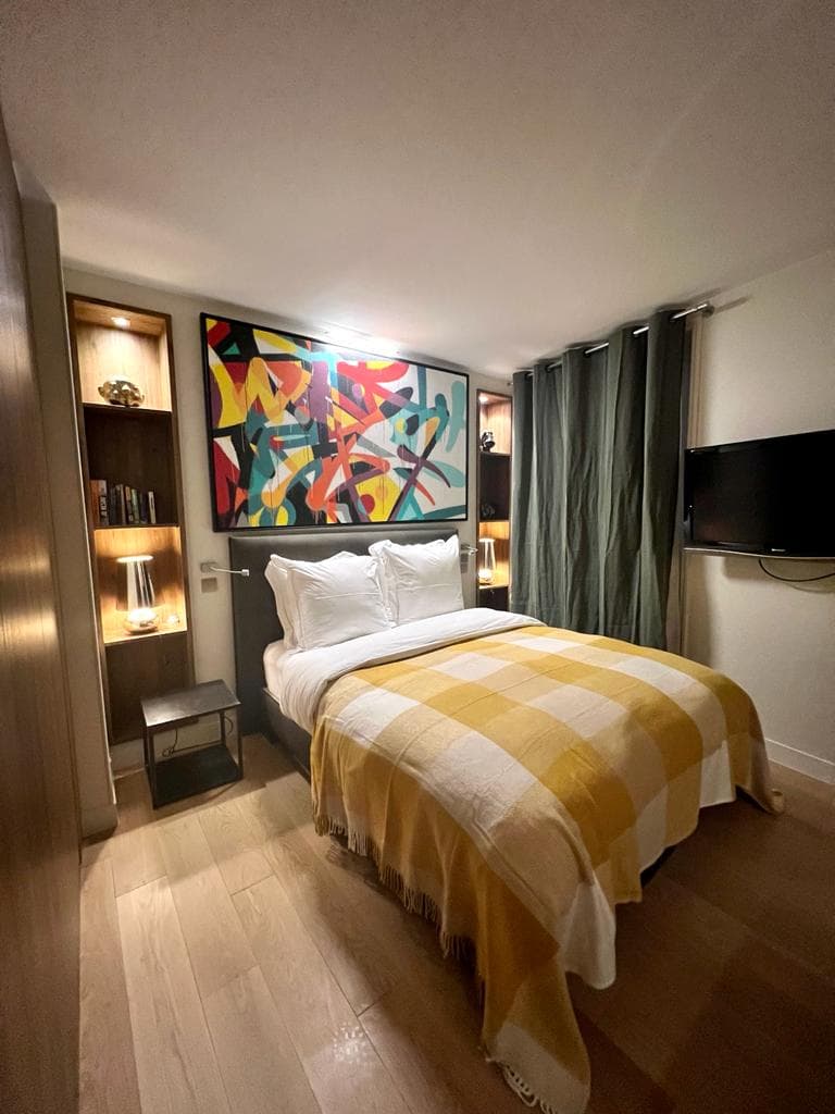 Refurbished Marais Rue des Archives