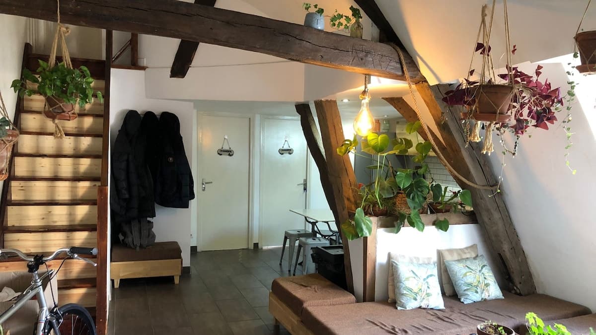 Beautiful room in the middle of Paris.